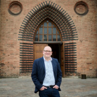 Mads Davidsen foran Odense Domkirke 2023 foto Ard Jongsma