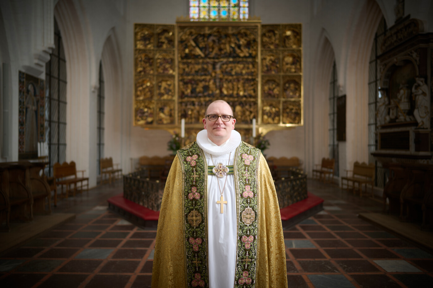Mads Davidsen i bispekåbe i Odense Domkirke 2023 foto Ard Jongsma.jpg