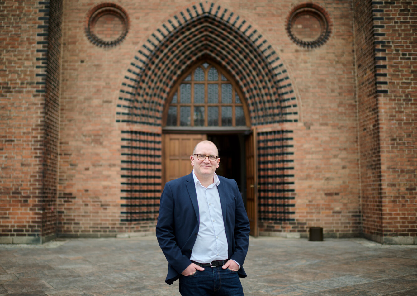 Mads Davidsen foran Odense Domkirke 2023 foto Ard Jongsma